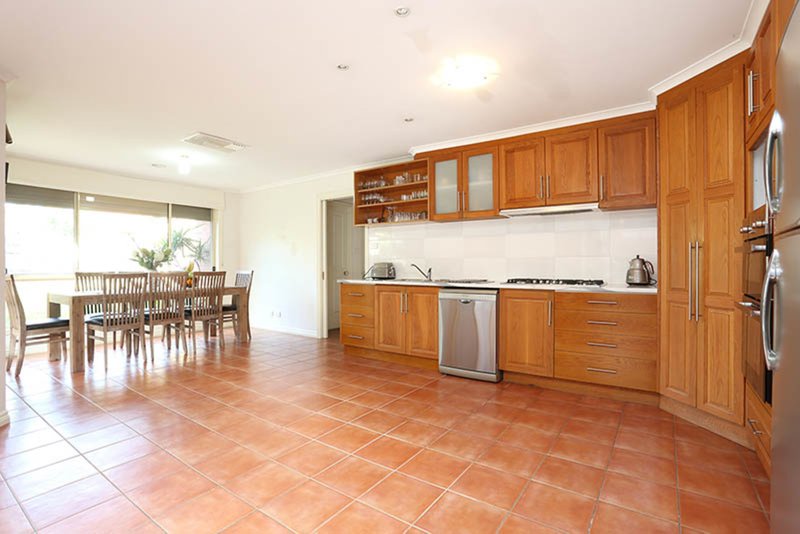 Photo - 9 Rearden Crescent, Roxburgh Park VIC 3064 - Image 2