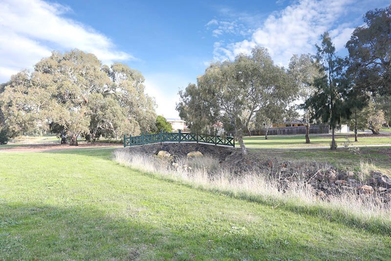 Photo - 9 Rearden Crescent, Roxburgh Park VIC 3064 - Image 9