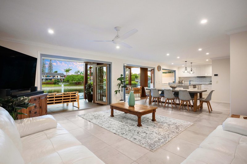 Photo - 9 Rebecca Court, Broadbeach Waters QLD 4218 - Image 8