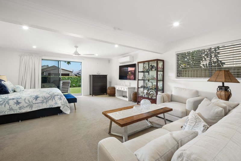 Photo - 9 Rebecca Court, Broadbeach Waters QLD 4218 - Image 15