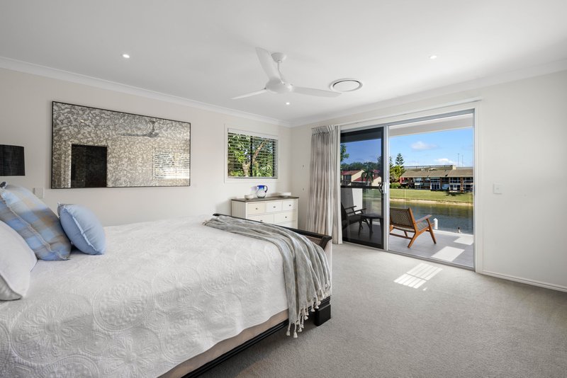 Photo - 9 Rebecca Court, Broadbeach Waters QLD 4218 - Image 24