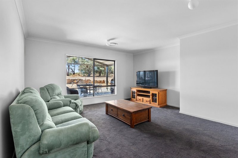 Photo - 9 Red Box Court, Seymour VIC 3660 - Image 7