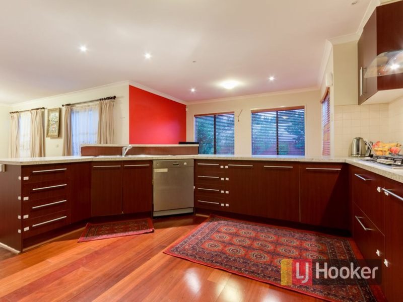 Photo - 9 Redleaf Close, Hampton Park VIC 3976 - Image 2