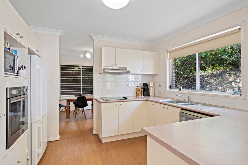 Photo - 9 Regency Place, Kenmore Hills QLD 4069 - Image 2