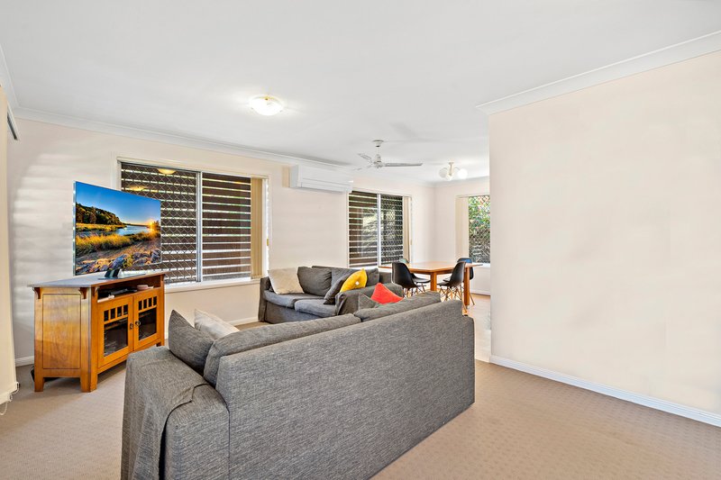 Photo - 9 Regency Place, Kenmore Hills QLD 4069 - Image 4