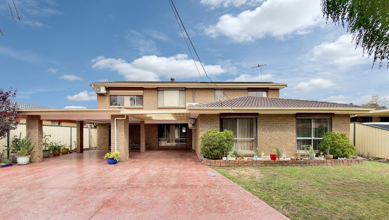 9 Richmond Close, St Johns Park NSW 2176