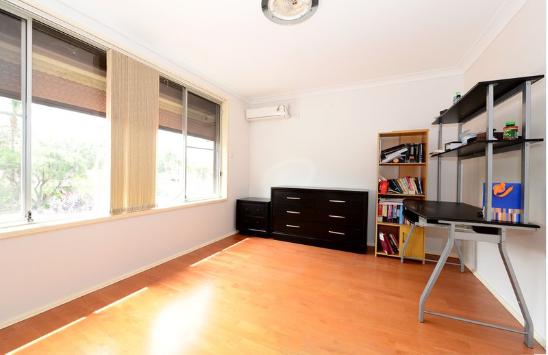 Photo - 9 Richmond Close, St Johns Park NSW 2176 - Image 5