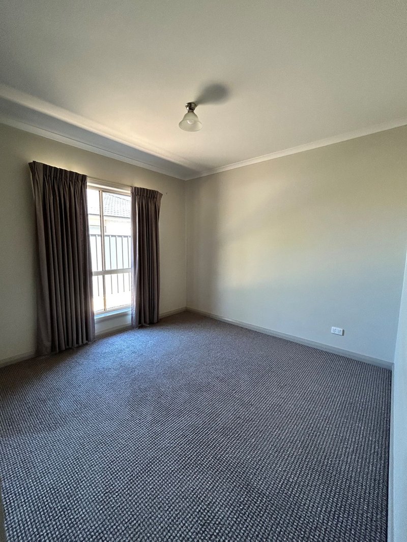 Photo - 9 Rivertown Grove, Cobram VIC 3644 - Image 5