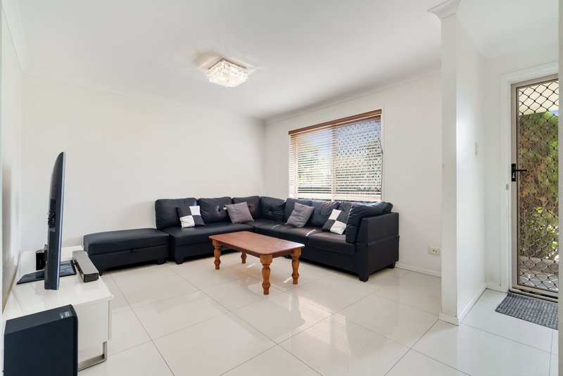 Photo - 9 Robinson Crescent, Runcorn QLD 4113 - Image 3