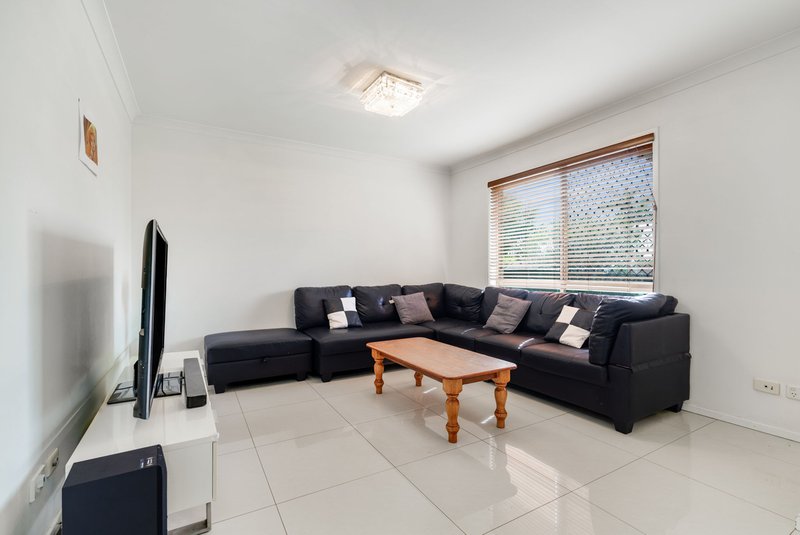 Photo - 9 Robinson Crescent, Runcorn QLD 4113 - Image 5