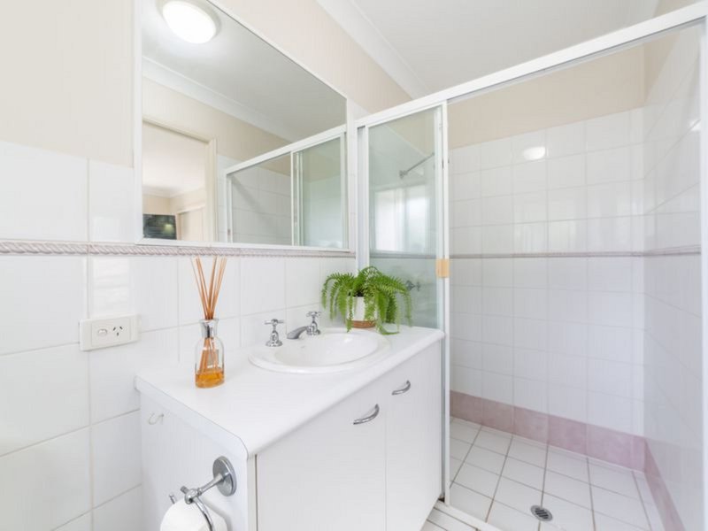 Photo - 9 Roche Court, Oxenford QLD 4210 - Image 2