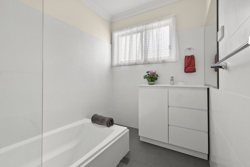 Photo - 9 Rogers Avenue, Kanahooka NSW 2530 - Image 6