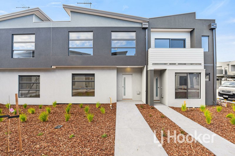 9 Roller Walk, Pakenham VIC 3810