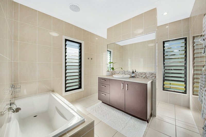 Photo - 9 Ronpen Close, Tannum Sands QLD 4680 - Image 12