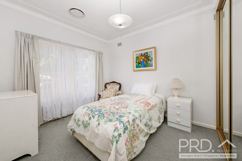 Photo - 9 Roseanne Avenue, Roselands NSW 2196 - Image 5