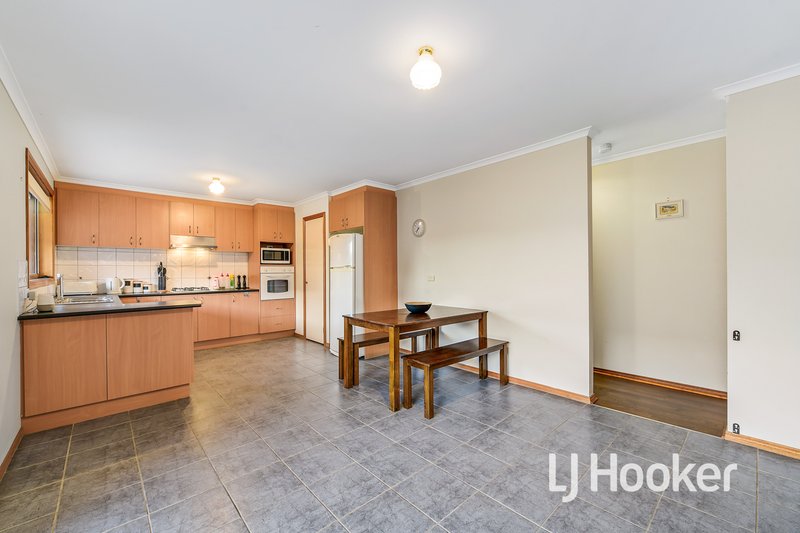 Photo - 9 Rossi Close, Pakenham VIC 3810 - Image 7