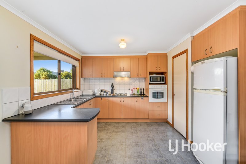 Photo - 9 Rossi Close, Pakenham VIC 3810 - Image 8