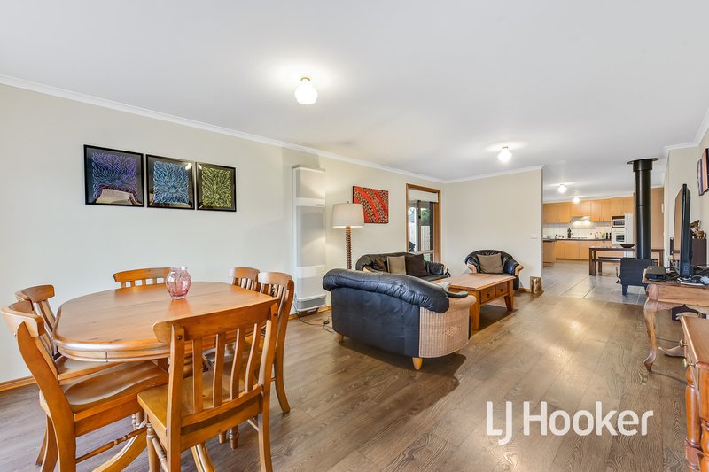 Photo - 9 Rossi Close, Pakenham VIC 3810 - Image 3