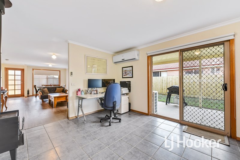 Photo - 9 Rossi Close, Pakenham VIC 3810 - Image 5