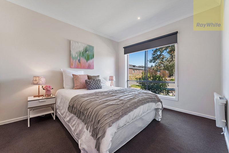 Photo - 9 Saint Road, Craigieburn VIC 3064 - Image 5