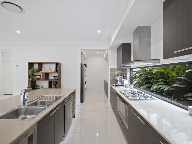 Photo - 9 Scarlet Place, Mackenzie QLD 4156 - Image 2