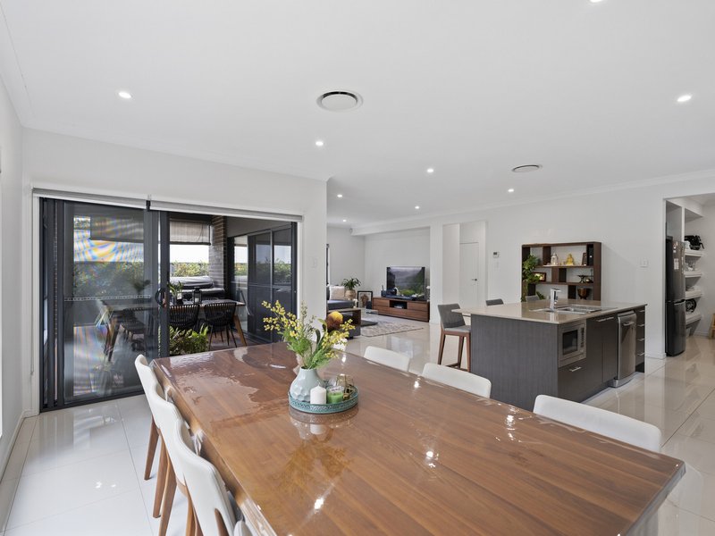 Photo - 9 Scarlet Place, Mackenzie QLD 4156 - Image 3