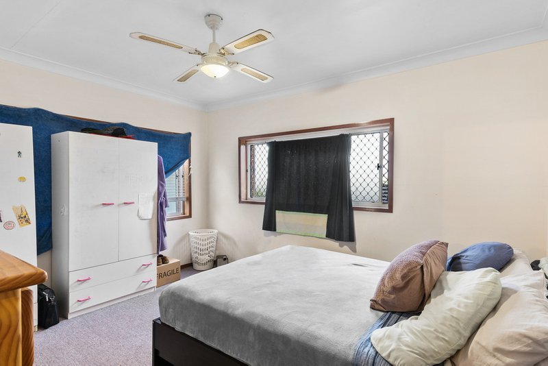 Photo - 9 Seaview Parade, Deception Bay QLD 4508 - Image 4