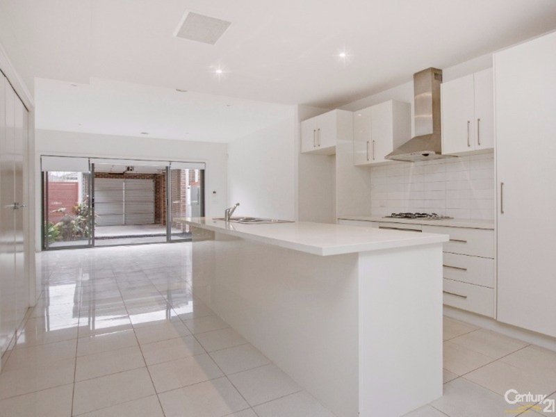 Photo - 9 Sepal Lane, Pakenham VIC 3810 - Image 3