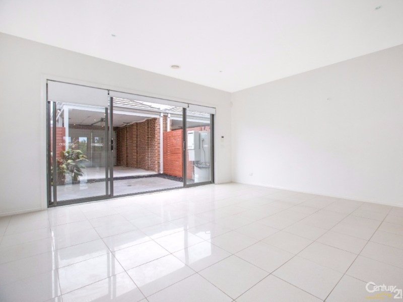 Photo - 9 Sepal Lane, Pakenham VIC 3810 - Image 4