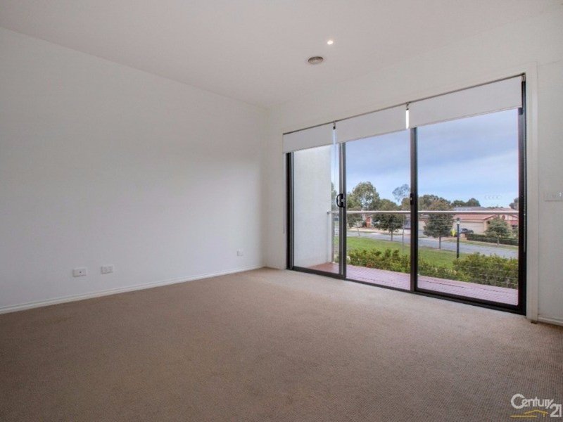 Photo - 9 Sepal Lane, Pakenham VIC 3810 - Image 6