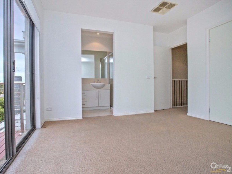 Photo - 9 Sepal Lane, Pakenham VIC 3810 - Image 7