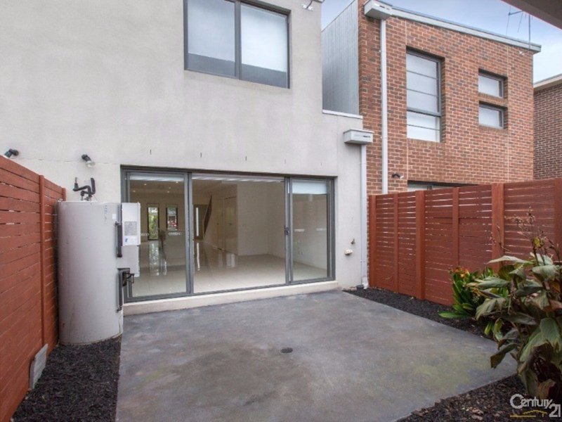 Photo - 9 Sepal Lane, Pakenham VIC 3810 - Image 10