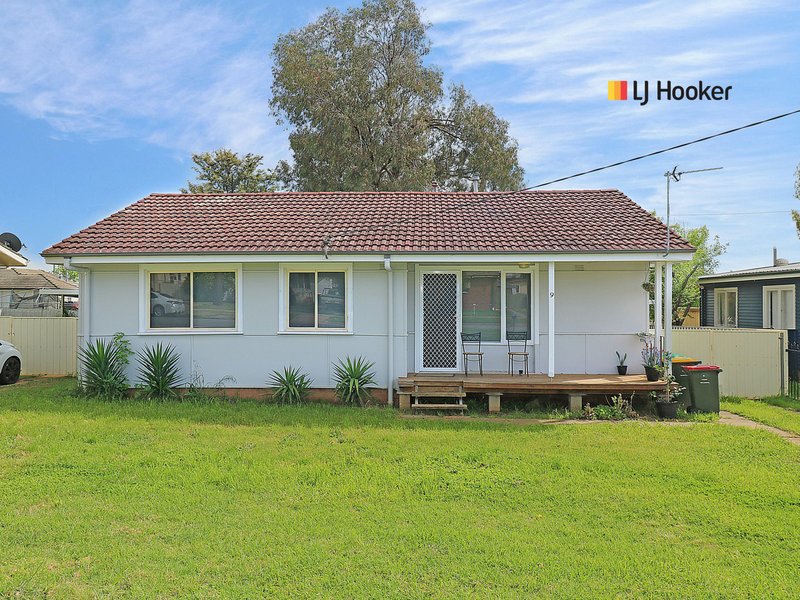 Photo - 9 Sepik Road, Ashmont NSW 2650 - Image 1