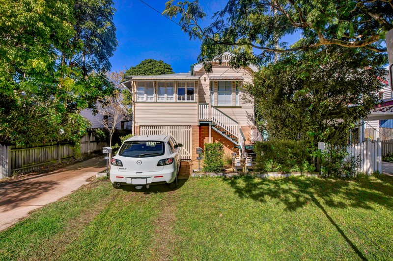 Photo - 9 Seventh Avenue, Sandgate QLD 4017 - Image 5