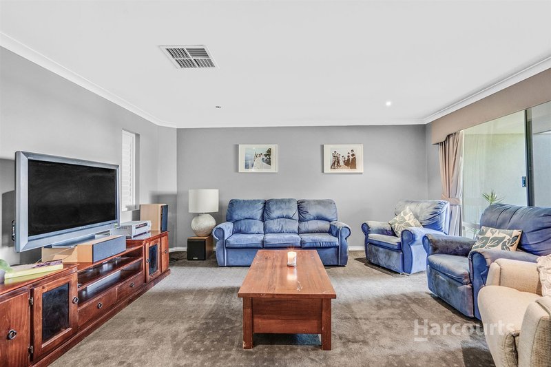 Photo - 9 Sharperton Meander, Dudley Park WA 6210 - Image 7