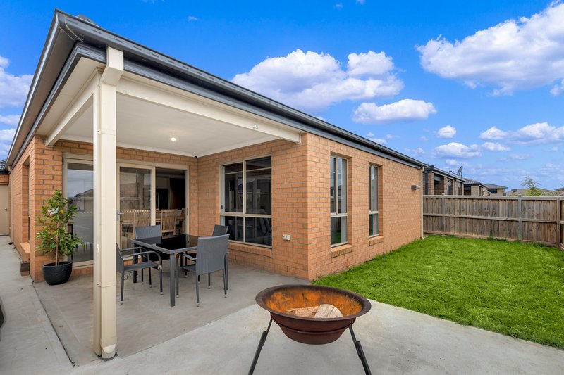 Photo - 9 Silage Way, Wyndham Vale VIC 3024 - Image 13