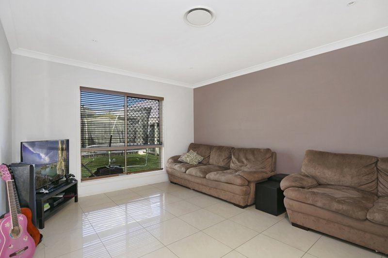 Photo - 9 Silkpod Court, North Lakes QLD 4509 - Image 7