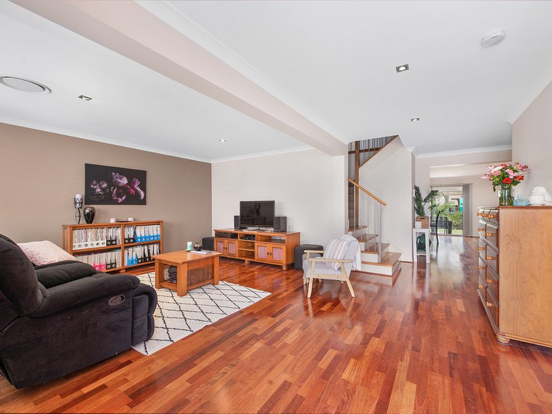 Photo - 9 Silverbirch Place, Bridgeman Downs QLD 4035 - Image 3