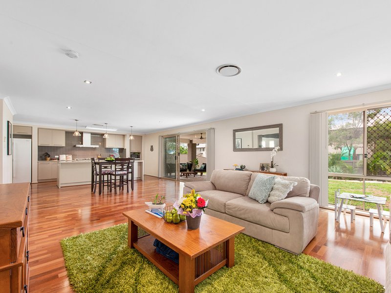 Photo - 9 Silverbirch Place, Bridgeman Downs QLD 4035 - Image 5