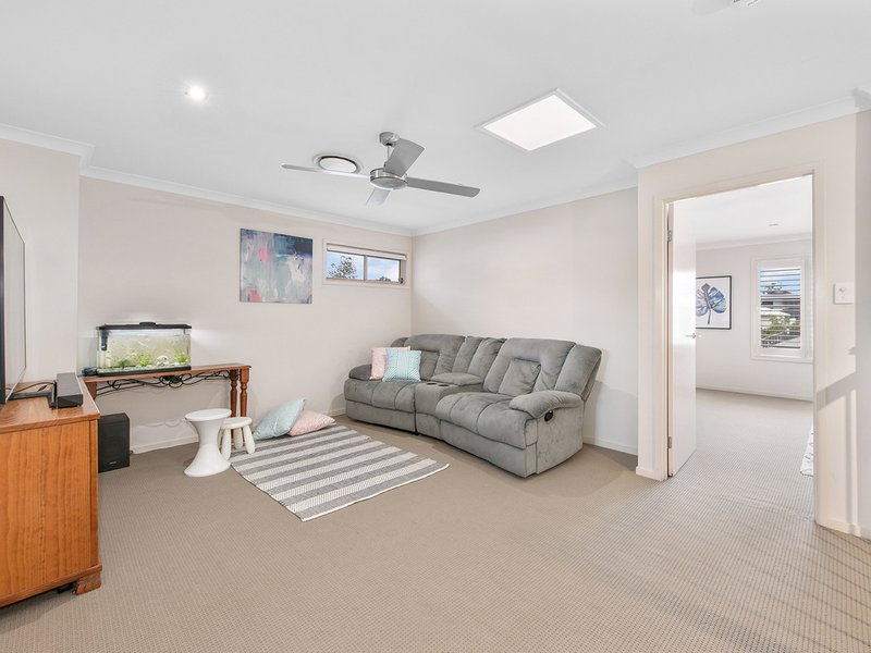 Photo - 9 Silverbirch Place, Bridgeman Downs QLD 4035 - Image 10