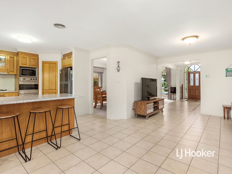 Photo - 9 Simpson Way, Seabrook VIC 3028 - Image 3