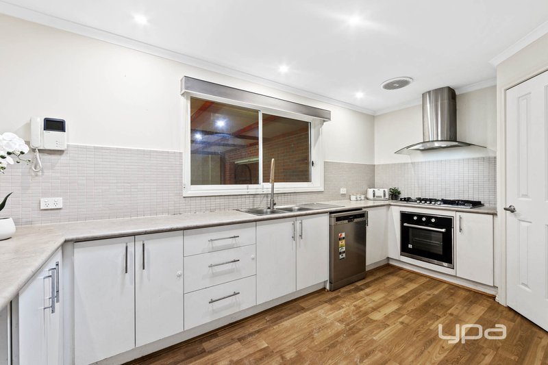 Photo - 9 Southbank Walk, Taylors Hill VIC 3037 - Image 4