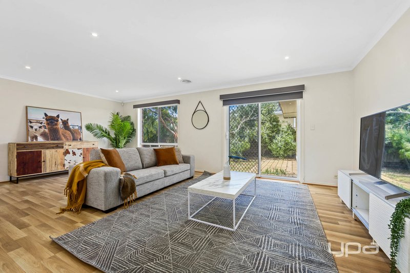 Photo - 9 Southbank Walk, Taylors Hill VIC 3037 - Image 7