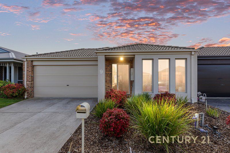 9 Spinebill Court, Pakenham VIC 3810