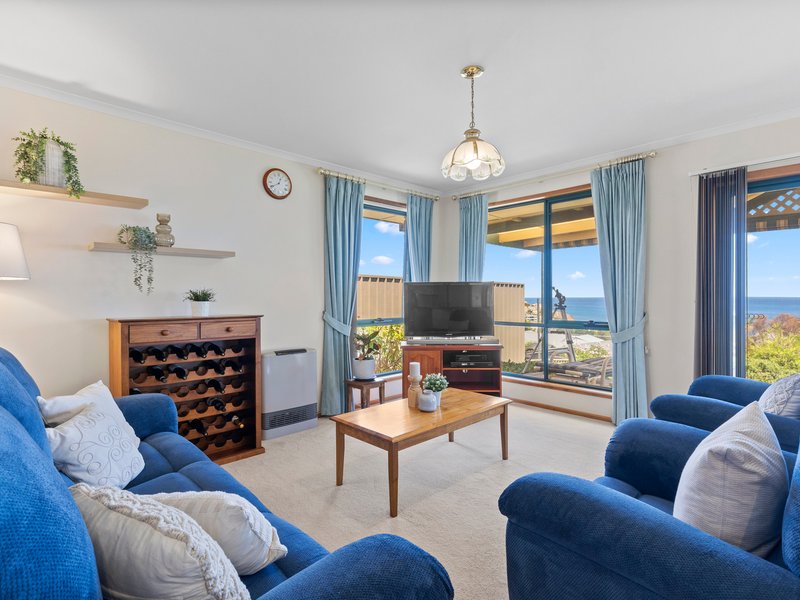 Photo - 9 St Vincents Avenue, Hallett Cove SA 5158 - Image 7