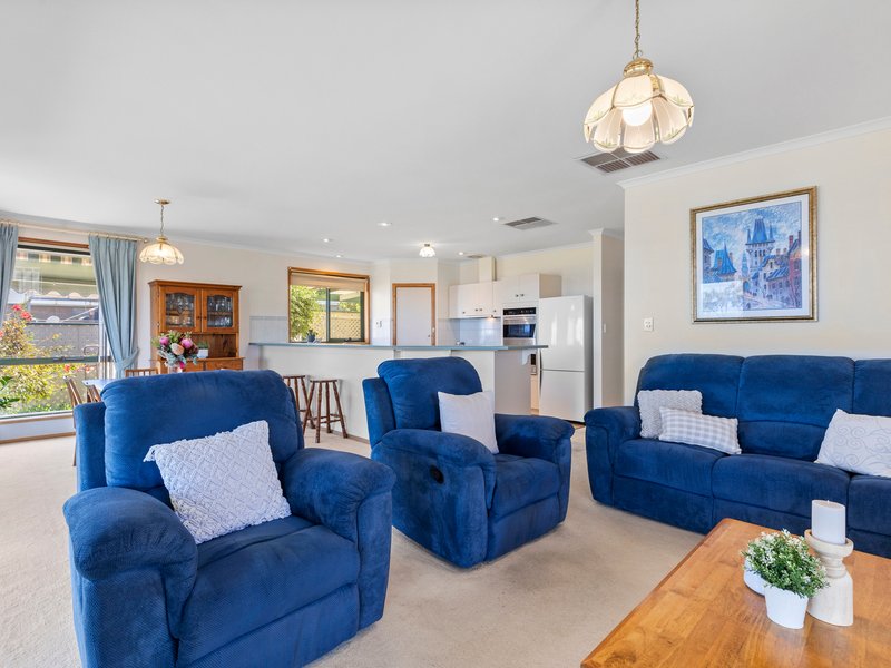 Photo - 9 St Vincents Avenue, Hallett Cove SA 5158 - Image 9