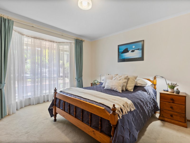 Photo - 9 St Vincents Avenue, Hallett Cove SA 5158 - Image 12