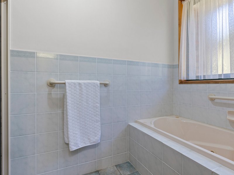 Photo - 9 St Vincents Avenue, Hallett Cove SA 5158 - Image 15