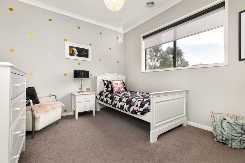 Photo - 9 Starlight Rise, Cranbourne East VIC 3977 - Image 11