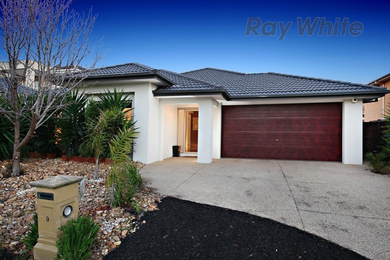 Photo - 9 Staten Way, Point Cook VIC 3030 - Image 2